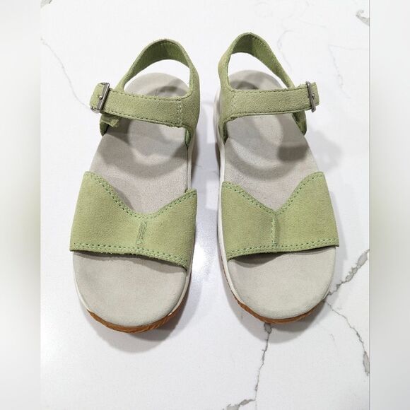L.L. Bean lime green comfor sued leather open toe adjustable Buckle Sandals sz 6 - Picture 2 of 9